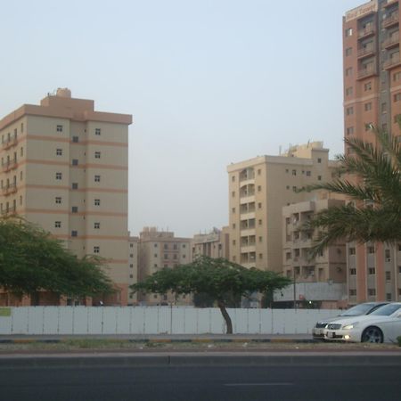 Red Tower Furnished Apartments Mahboula Extérieur photo